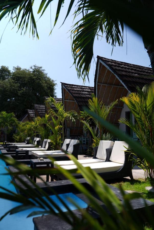 Copacabana Gili Air Hotel Mataram Bagian luar foto